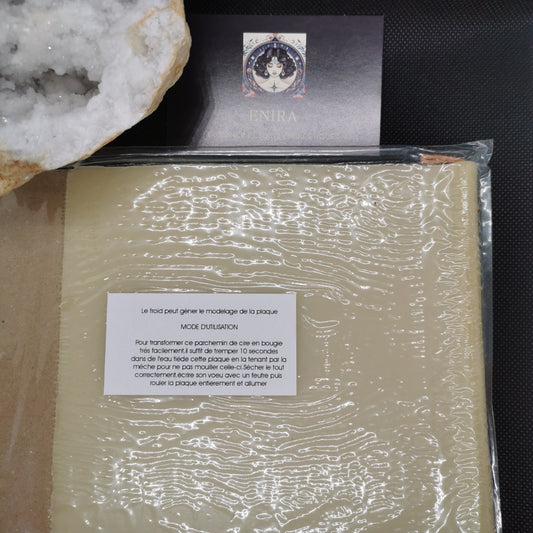 Bougie de Cire Infusée à l’Encens avec Parchemin – Protection de Saint Michel