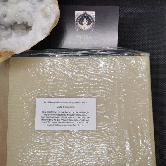 Bougie de Cire infusée à l'encens avec Parchemin à Souhait – Rituel de Vœu Personnel