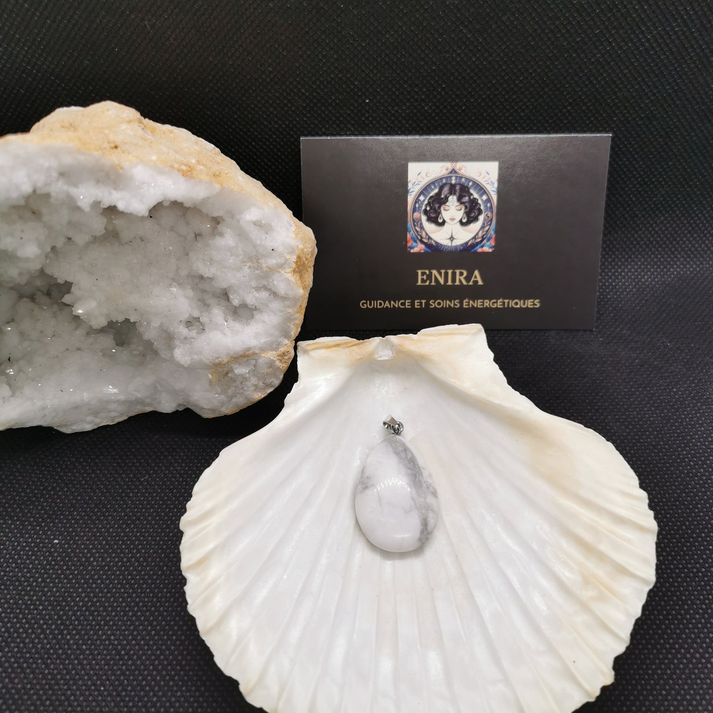 Pendentif Howlite Larme 3 cm avec Cordon – Sérénité & Détente Émotionnelle