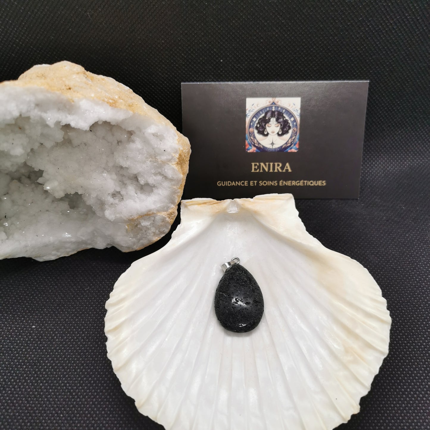 Pendentif Pierre de Lave Larme 3 cm avec Cordon – Ancrage & Énergie Volcanique