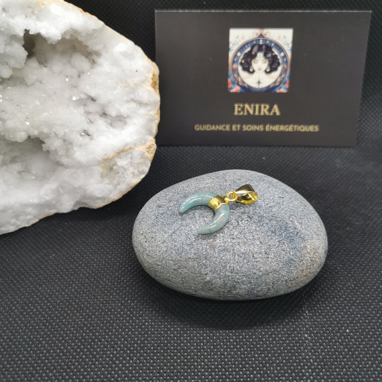 Pendentif Lune Croissante Amazonite – Protection, Apaisement & Sérénité