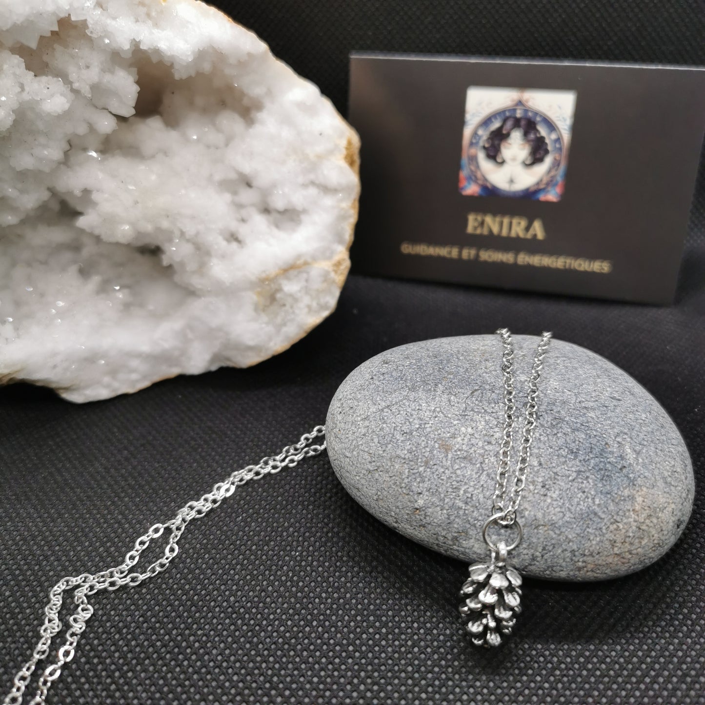 Amulette Pomme de Pin – Symbole d’Éveil & d’Intuition