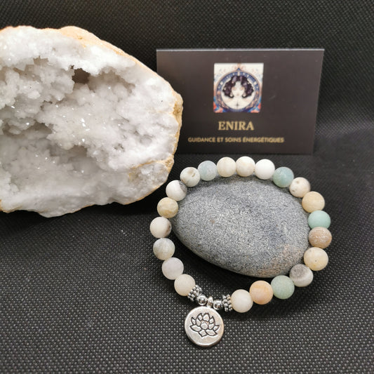 Bracelet Amazonite 8 mm avec Lotus. Harmonie, calme intérieur et expression