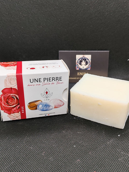 Savons incrustés d'une pierre naturelle ( Plusieurs parfums )